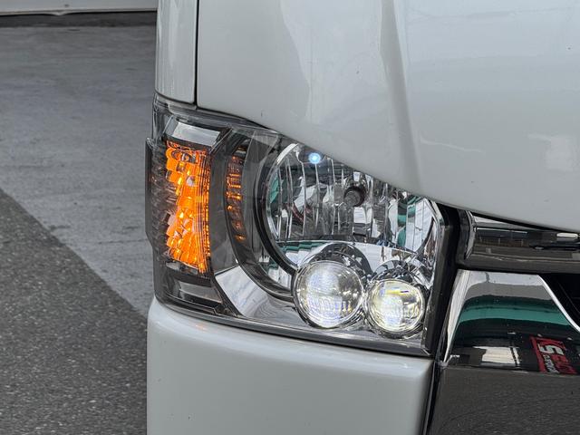 ハイエースバン スーパーGL ダークプライムII ディーゼル/ワンオーナー/バッドフェイス/ローダウン/CRSフロントスポイラー/GIBSONカミュラ/17AWナスカータイヤ/フローリング/LEDテールランプ/ETC/バックカメラ/ハイエースカスタム(32枚目)