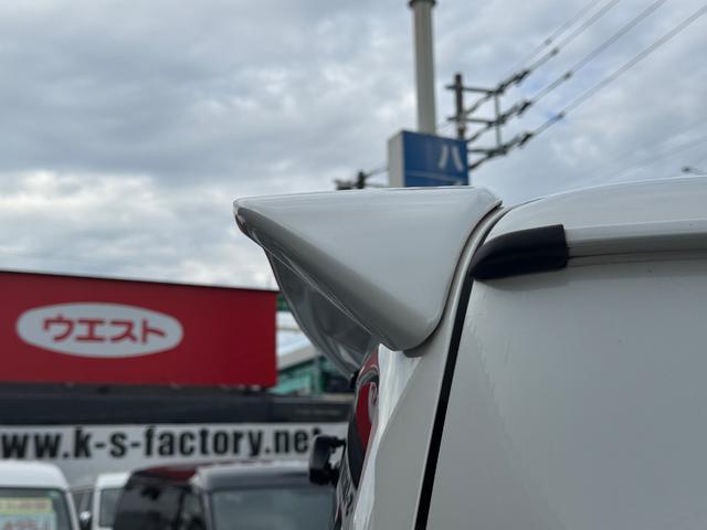 ハイエースバン スーパーGL ダークプライムII ディーゼル/ワンオーナー/バッドフェイス/ローダウン/CRSフロントスポイラー/GIBSONカミュラ/17AWナスカータイヤ/フローリング/LEDテールランプ/ETC/バックカメラ/ハイエースカスタム(47枚目)