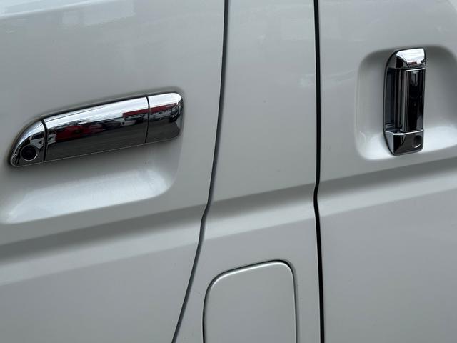 ハイエースバン スーパーGL ダークプライムII ディーゼル/ワンオーナー/バッドフェイス/ローダウン/CRSフロントスポイラー/GIBSONカミュラ/17AWナスカータイヤ/フローリング/LEDテールランプ/ETC/バックカメラ/ハイエースカスタム(52枚目)