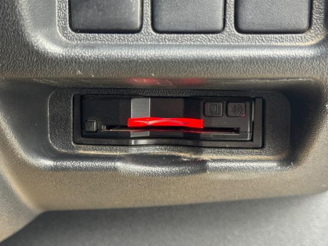 ハイエースバン スーパーGL ダークプライムII ディーゼル/ワンオーナー/バッドフェイス/ローダウン/CRSフロントスポイラー/GIBSONカミュラ/17AWナスカータイヤ/フローリング/LEDテールランプ/ETC/バックカメラ/ハイエースカスタム(54枚目)