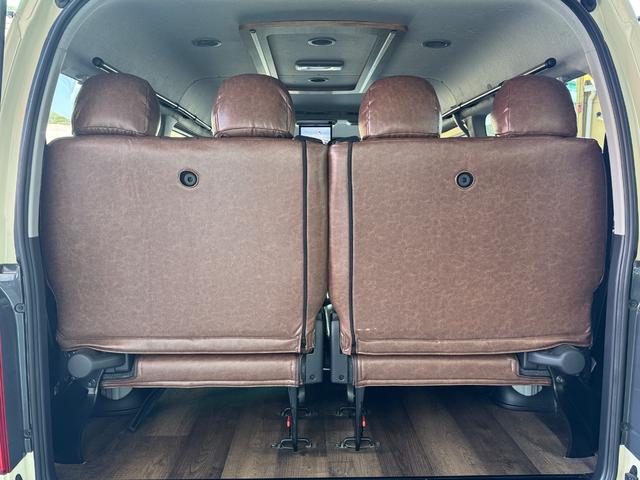 ハイエースワゴン GL ワンオーナー/ベッド/テーブル/床張り/特設ライトイエロー/バンパーガード/DEENコロラド/16AW/TOYOオープンカントリーRT/フリップダウンモニター/全方位カメラ/中古ハイエースカスタム(9枚目)
