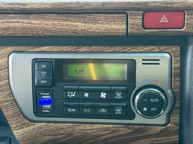 ハイエースワゴン GL ワンオーナー/ベッド/テーブル/床張り/特設ライトイエロー/バンパーガード/DEENコロラド/16AW/TOYOオープンカントリーRT/フリップダウンモニター/全方位カメラ/中古ハイエースカスタム(29枚目)