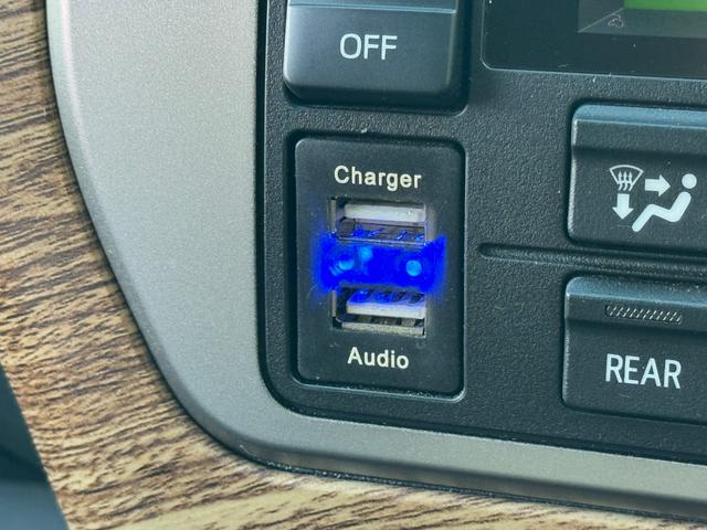 ハイエースワゴン GL ワンオーナー/ベッド/テーブル/床張り/特設ライトイエロー/バンパーガード/DEENコロラド/16AW/TOYOオープンカントリーRT/フリップダウンモニター/全方位カメラ/中古ハイエースカスタム(30枚目)