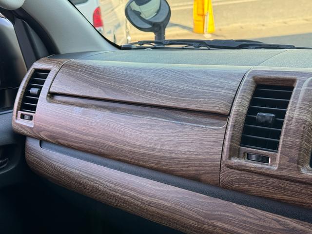 ハイエースワゴン GL ワンオーナー/ベッド/テーブル/床張り/特設ライトイエロー/バンパーガード/DEENコロラド/16AW/TOYOオープンカントリーRT/フリップダウンモニター/全方位カメラ/中古ハイエースカスタム(32枚目)