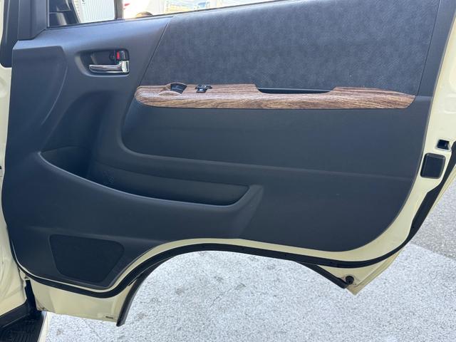 ハイエースワゴン GL ワンオーナー/ベッド/テーブル/床張り/特設ライトイエロー/バンパーガード/DEENコロラド/16AW/TOYOオープンカントリーRT/フリップダウンモニター/全方位カメラ/中古ハイエースカスタム(36枚目)