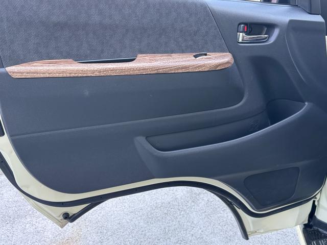 ハイエースワゴン GL ワンオーナー/ベッド/テーブル/床張り/特設ライトイエロー/バンパーガード/DEENコロラド/16AW/TOYOオープンカントリーRT/フリップダウンモニター/全方位カメラ/中古ハイエースカスタム(37枚目)