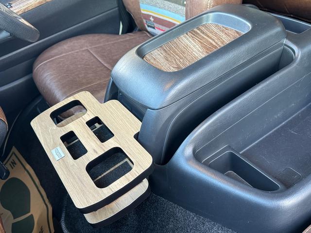 ハイエースワゴン GL ワンオーナー/ベッド/テーブル/床張り/特設ライトイエロー/バンパーガード/DEENコロラド/16AW/TOYOオープンカントリーRT/フリップダウンモニター/全方位カメラ/中古ハイエースカスタム(38枚目)