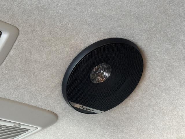 ハイエースワゴン GL ワンオーナー/ベッド/テーブル/床張り/特設ライトイエロー/バンパーガード/DEENコロラド/16AW/TOYOオープンカントリーRT/フリップダウンモニター/全方位カメラ/中古ハイエースカスタム(40枚目)