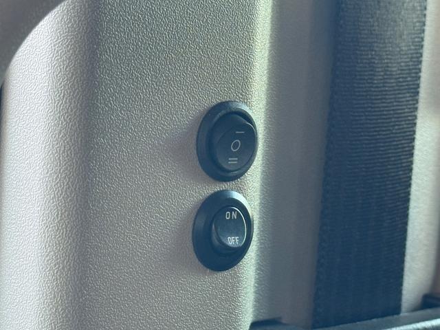 ハイエースワゴン GL ワンオーナー/ベッド/テーブル/床張り/特設ライトイエロー/バンパーガード/DEENコロラド/16AW/TOYOオープンカントリーRT/フリップダウンモニター/全方位カメラ/中古ハイエースカスタム(45枚目)