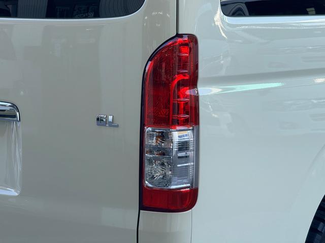 ハイエースワゴン GL ワンオーナー/ベッド/テーブル/床張り/特設ライトイエロー/バンパーガード/DEENコロラド/16AW/TOYOオープンカントリーRT/フリップダウンモニター/全方位カメラ/中古ハイエースカスタム(70枚目)