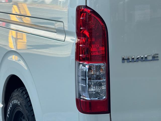 ハイエースワゴン GL ワンオーナー/ベッド/テーブル/床張り/特設ライトイエロー/バンパーガード/DEENコロラド/16AW/TOYOオープンカントリーRT/フリップダウンモニター/全方位カメラ/中古ハイエースカスタム(71枚目)