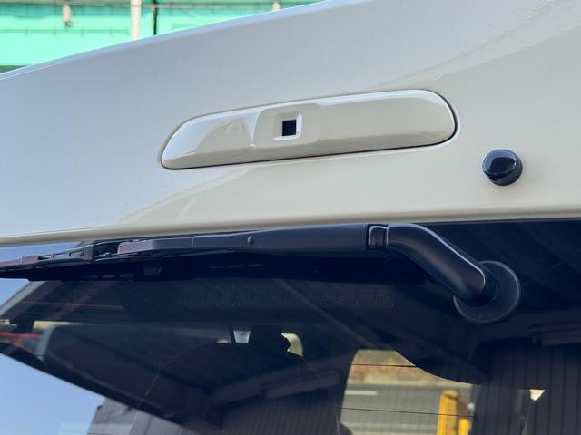 ハイエースワゴン GL ワンオーナー/ベッド/テーブル/床張り/特設ライトイエロー/バンパーガード/DEENコロラド/16AW/TOYOオープンカントリーRT/フリップダウンモニター/全方位カメラ/中古ハイエースカスタム(72枚目)