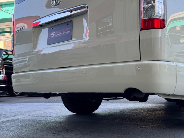 ハイエースワゴン GL ワンオーナー/ベッド/テーブル/床張り/特設ライトイエロー/バンパーガード/DEENコロラド/16AW/TOYOオープンカントリーRT/フリップダウンモニター/全方位カメラ/中古ハイエースカスタム(74枚目)