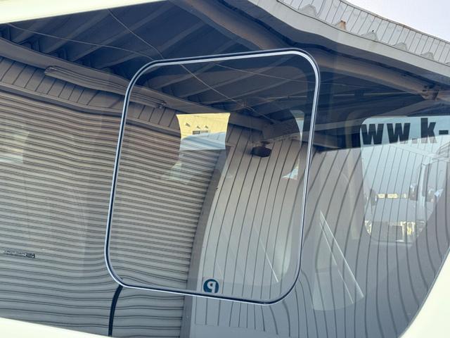 ハイエースワゴン GL ワンオーナー/ベッド/テーブル/床張り/特設ライトイエロー/バンパーガード/DEENコロラド/16AW/TOYOオープンカントリーRT/フリップダウンモニター/全方位カメラ/中古ハイエースカスタム(75枚目)