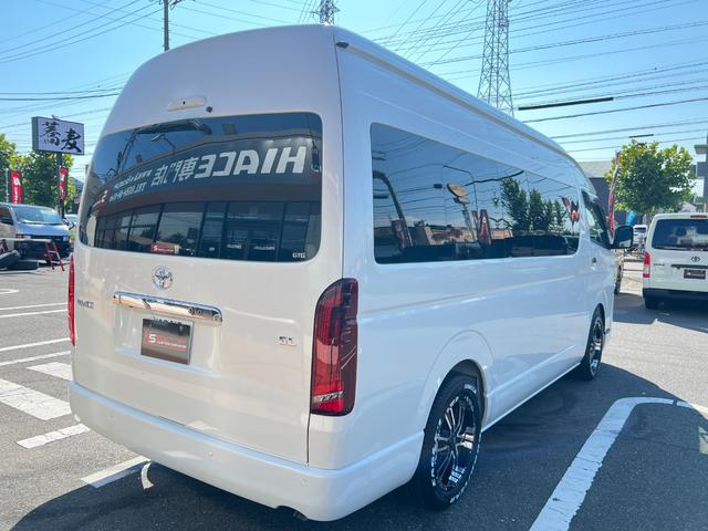 ハイエースコミューター スーパーロングＧＬ　未登録新車／ディーゼルターボ／１０人乗り３ナンバー構構造更済／１１インチディスプレイオーディオ／ＥＴＣ／前後カメラドラレコ／シートカバー／ローダウン／１６ＡＷ／フロントスポイラー／ＬＥＤテール／ＴＳＳ（3枚目）
