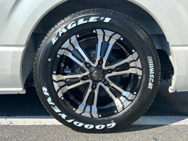 ハイエースコミューター スーパーロングＧＬ　未登録新車／ディーゼルターボ／１０人乗り３ナンバー構構造更済／１１インチディスプレイオーディオ／ＥＴＣ／前後カメラドラレコ／シートカバー／ローダウン／１６ＡＷ／フロントスポイラー／ＬＥＤテール／ＴＳＳ（6枚目）