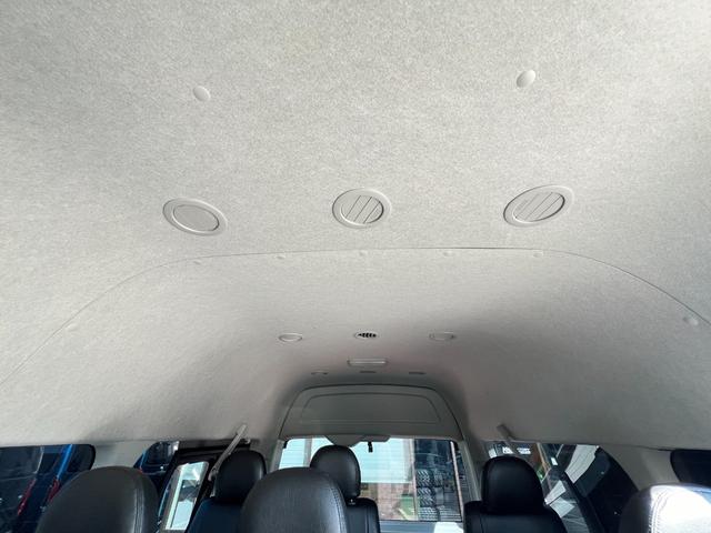 ハイエースコミューター スーパーロングＧＬ　未登録新車／ディーゼルターボ／１０人乗り３ナンバー構構造更済／１１インチディスプレイオーディオ／ＥＴＣ／前後カメラドラレコ／シートカバー／ローダウン／１６ＡＷ／フロントスポイラー／ＬＥＤテール／ＴＳＳ（12枚目）