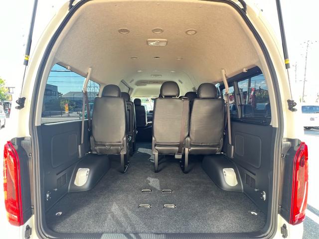 ハイエースコミューター スーパーロングＧＬ　未登録新車／ディーゼルターボ／１０人乗り３ナンバー構構造更済／１１インチディスプレイオーディオ／ＥＴＣ／前後カメラドラレコ／シートカバー／ローダウン／１６ＡＷ／フロントスポイラー／ＬＥＤテール／ＴＳＳ（17枚目）
