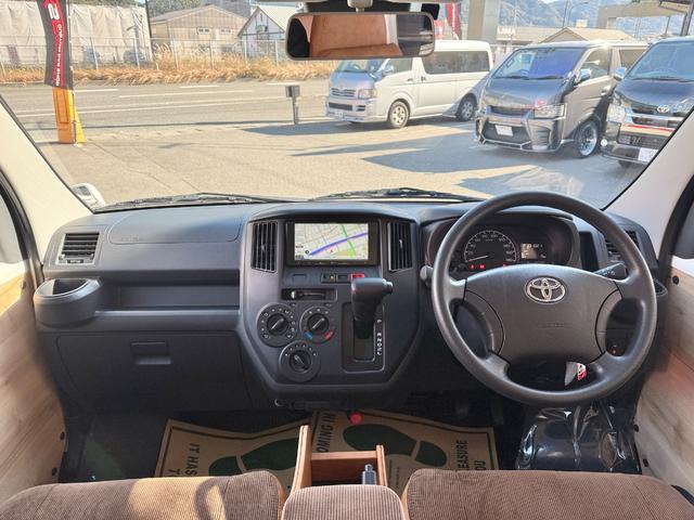 タウンエースバン GL 新車/Luana/スムースグレー/ツートンペイント/ベッドキット/床パネル/コーデュロイシートカバー/ウッドパネル/ナビ/ETC/バックカメラ/テーブル/キャンプ仕様/タウンエースカスタム/車中泊仕様(2枚目)