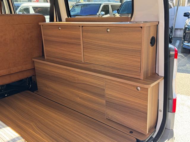 タウンエースバン GL 新車/Luana/スムースグレー/ツートンペイント/ベッドキット/床パネル/コーデュロイシートカバー/ウッドパネル/ナビ/ETC/バックカメラ/テーブル/キャンプ仕様/タウンエースカスタム/車中泊仕様(20枚目)