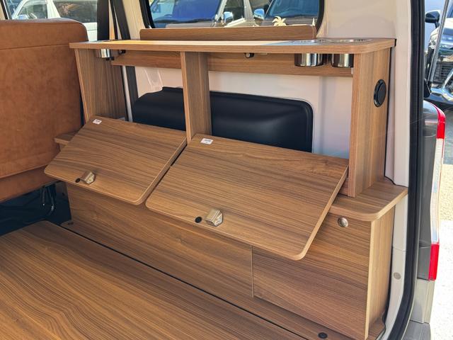 タウンエースバン GL 新車/Luana/スムースグレー/ツートンペイント/ベッドキット/床パネル/コーデュロイシートカバー/ウッドパネル/ナビ/ETC/バックカメラ/テーブル/キャンプ仕様/タウンエースカスタム/車中泊仕様(21枚目)