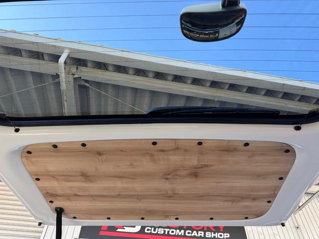 タウンエースバン GL 新車/Luana/スムースグレー/ツートンペイント/ベッドキット/床パネル/コーデュロイシートカバー/ウッドパネル/ナビ/ETC/バックカメラ/テーブル/キャンプ仕様/タウンエースカスタム/車中泊仕様(32枚目)