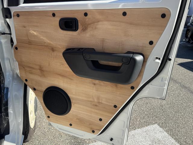 タウンエースバン GL 新車/Luana/スムースグレー/ツートンペイント/ベッドキット/床パネル/コーデュロイシートカバー/ウッドパネル/ナビ/ETC/バックカメラ/テーブル/キャンプ仕様/タウンエースカスタム/車中泊仕様(80枚目)