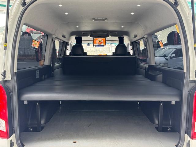 ハイエースバン スーパーGL ディーゼル/ダイナスティフルエアロ/ALPINEBIGX/11インチ/ベッドキット/フリップダウン/カーテン/インテリアパネル/LEDテール/ローダウン/ゼロブレイクファング/車中泊仕様/キャンプ仕様(9枚目)