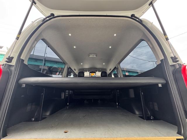 ハイエースバン スーパーGL ディーゼル/ダイナスティフルエアロ/ALPINEBIGX/11インチ/ベッドキット/フリップダウン/カーテン/インテリアパネル/LEDテール/ローダウン/ゼロブレイクファング/車中泊仕様/キャンプ仕様(11枚目)