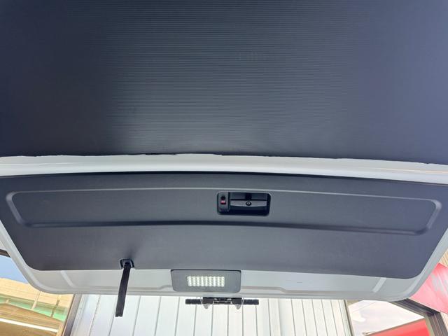 ハイエースバン スーパーＧＬ　ディーゼル車／ＡＬＰＩＮＥ１１インチナビ／ワイドボディ／ベッド／床張り／モデリスタエアロ／パワースライドドア／オーバーフェンダー／デジタルインナーミラー／ＬＥＤテールランプ／中古ハイエースカスタム（15枚目）