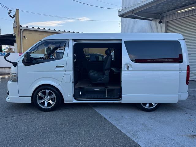 ハイエースバン スーパーＧＬ　ディーゼル車／ＡＬＰＩＮＥ１１インチナビ／ワイドボディ／ベッド／床張り／モデリスタエアロ／パワースライドドア／オーバーフェンダー／デジタルインナーミラー／ＬＥＤテールランプ／中古ハイエースカスタム（22枚目）