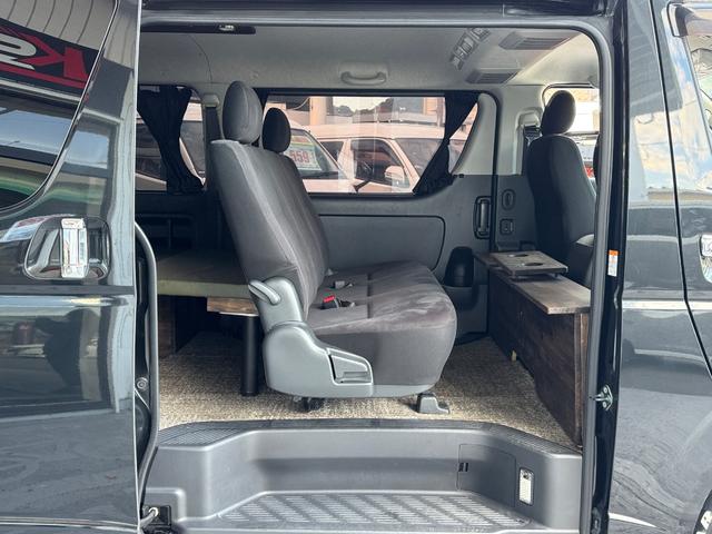 ハイエースバン スーパーＧＬ　ディーゼル車／モデリスタフルエアロ／ベッドキット／４１５コブラ／ＬＥＤテール／ハイマウント／ローダウン／ＣＲＳ／ＥＳＳＥＸ／１７ＡＷ／８インチナビ／バックカメラ／ＥＴＣ／キャンピングカー／車中泊仕様（6枚目）