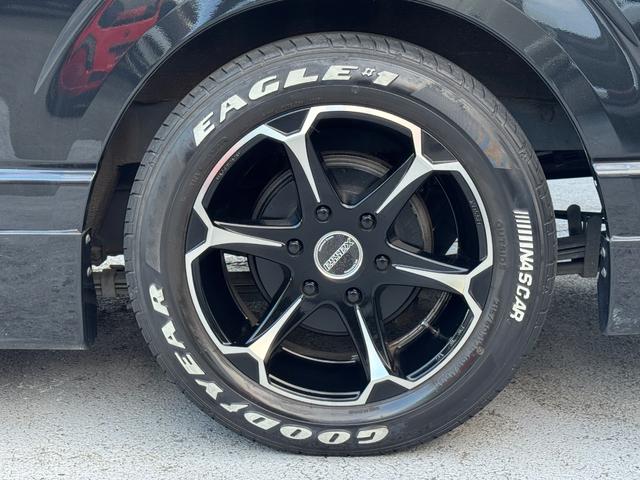 ハイエースバン スーパーＧＬ　ディーゼル車／モデリスタフルエアロ／ベッドキット／４１５コブラ／ＬＥＤテール／ハイマウント／ローダウン／ＣＲＳ／ＥＳＳＥＸ／１７ＡＷ／８インチナビ／バックカメラ／ＥＴＣ／キャンピングカー／車中泊仕様（31枚目）