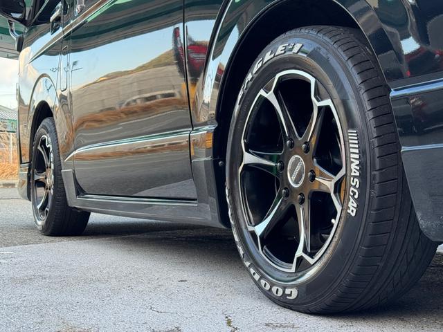 ハイエースバン スーパーＧＬ　ディーゼル車／モデリスタフルエアロ／ベッドキット／４１５コブラ／ＬＥＤテール／ハイマウント／ローダウン／ＣＲＳ／ＥＳＳＥＸ／１７ＡＷ／８インチナビ／バックカメラ／ＥＴＣ／キャンピングカー／車中泊仕様（32枚目）