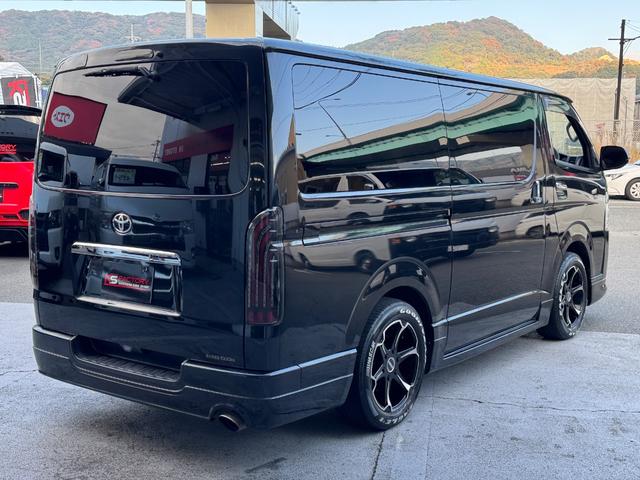 ハイエースバン スーパーＧＬ　ディーゼル車／モデリスタフルエアロ／ベッドキット／４１５コブラ／ＬＥＤテール／ハイマウント／ローダウン／ＣＲＳ／ＥＳＳＥＸ／１７ＡＷ／８インチナビ／バックカメラ／ＥＴＣ／キャンピングカー／車中泊仕様（35枚目）