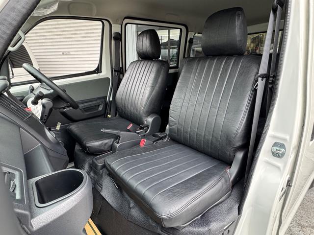 タウンエースバン ＧＬ　新車／Ｌｕａｎａ／ベッドキット／床パネル／ブラック内装カバー／シートカバー／ウッドパネル／ナビ／ＥＴＣ／バックカメラ／テーブル／キャンプ仕様／タウンエースカスタム／車中泊仕様新車／ＬＥＤヘッドランプ（4枚目）