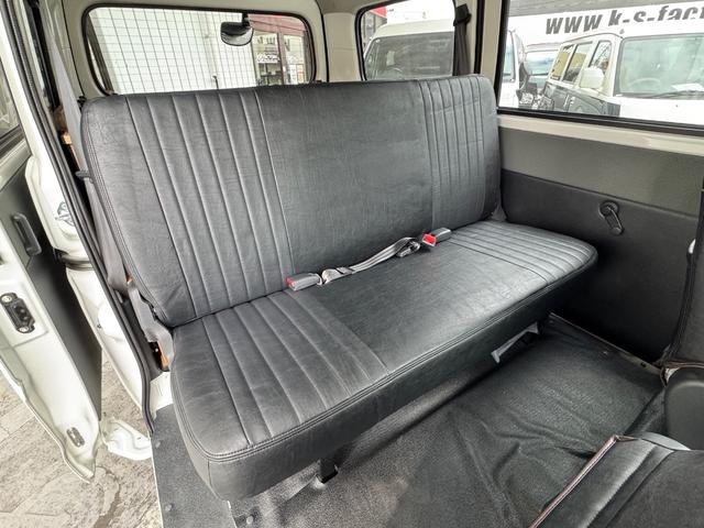 タウンエースバン ＧＬ　新車／Ｌｕａｎａ／ベッドキット／床パネル／ブラック内装カバー／シートカバー／ウッドパネル／ナビ／ＥＴＣ／バックカメラ／テーブル／キャンプ仕様／タウンエースカスタム／車中泊仕様新車／ＬＥＤヘッドランプ（5枚目）