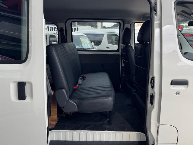 タウンエースバン ＧＬ　新車／Ｌｕａｎａ／ベッドキット／床パネル／ブラック内装カバー／シートカバー／ウッドパネル／ナビ／ＥＴＣ／バックカメラ／テーブル／キャンプ仕様／タウンエースカスタム／車中泊仕様新車／ＬＥＤヘッドランプ（6枚目）