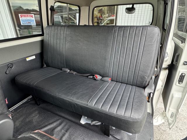 タウンエースバン ＧＬ　新車／Ｌｕａｎａ／ベッドキット／床パネル／ブラック内装カバー／シートカバー／ウッドパネル／ナビ／ＥＴＣ／バックカメラ／テーブル／キャンプ仕様／タウンエースカスタム／車中泊仕様新車／ＬＥＤヘッドランプ（7枚目）