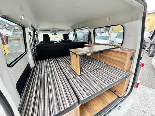 タウンエースバン ＧＬ　新車／Ｌｕａｎａ／ベッドキット／床パネル／ブラック内装カバー／シートカバー／ウッドパネル／ナビ／ＥＴＣ／バックカメラ／テーブル／キャンプ仕様／タウンエースカスタム／車中泊仕様新車／ＬＥＤヘッドランプ（11枚目）