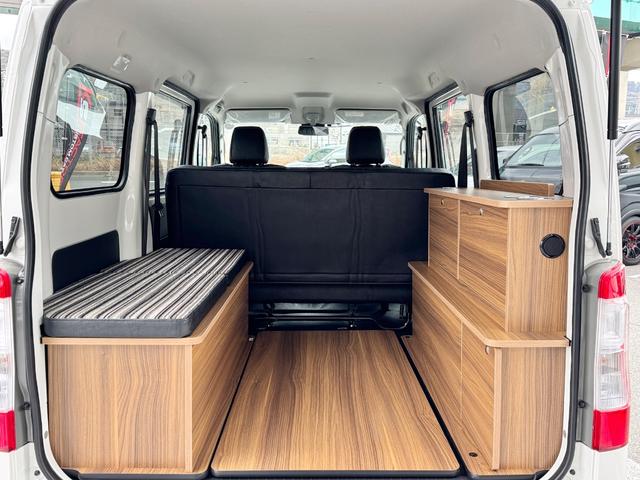 タウンエースバン ＧＬ　新車／Ｌｕａｎａ／ベッドキット／床パネル／ブラック内装カバー／シートカバー／ウッドパネル／ナビ／ＥＴＣ／バックカメラ／テーブル／キャンプ仕様／タウンエースカスタム／車中泊仕様新車／ＬＥＤヘッドランプ（15枚目）