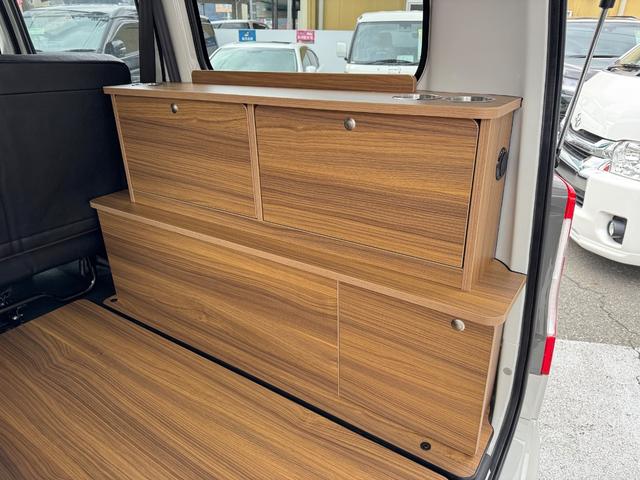 タウンエースバン ＧＬ　新車／Ｌｕａｎａ／ベッドキット／床パネル／ブラック内装カバー／シートカバー／ウッドパネル／ナビ／ＥＴＣ／バックカメラ／テーブル／キャンプ仕様／タウンエースカスタム／車中泊仕様新車／ＬＥＤヘッドランプ（17枚目）