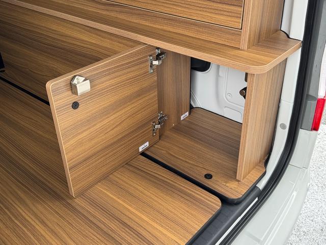 タウンエースバン ＧＬ　新車／Ｌｕａｎａ／ベッドキット／床パネル／ブラック内装カバー／シートカバー／ウッドパネル／ナビ／ＥＴＣ／バックカメラ／テーブル／キャンプ仕様／タウンエースカスタム／車中泊仕様新車／ＬＥＤヘッドランプ（20枚目）