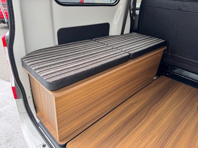 タウンエースバン ＧＬ　新車／Ｌｕａｎａ／ベッドキット／床パネル／ブラック内装カバー／シートカバー／ウッドパネル／ナビ／ＥＴＣ／バックカメラ／テーブル／キャンプ仕様／タウンエースカスタム／車中泊仕様新車／ＬＥＤヘッドランプ（21枚目）