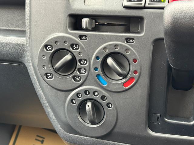 タウンエースバン ＧＬ　新車／Ｌｕａｎａ／ベッドキット／床パネル／ブラック内装カバー／シートカバー／ウッドパネル／ナビ／ＥＴＣ／バックカメラ／テーブル／キャンプ仕様／タウンエースカスタム／車中泊仕様新車／ＬＥＤヘッドランプ（36枚目）