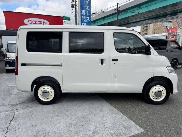 タウンエースバン ＧＬ　新車／Ｌｕａｎａ／ベッドキット／床パネル／ブラック内装カバー／シートカバー／ウッドパネル／ナビ／ＥＴＣ／バックカメラ／テーブル／キャンプ仕様／タウンエースカスタム／車中泊仕様新車／ＬＥＤヘッドランプ（41枚目）