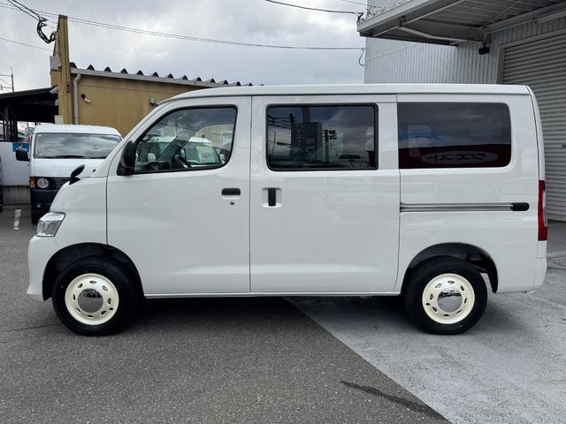 タウンエースバン ＧＬ　新車／Ｌｕａｎａ／ベッドキット／床パネル／ブラック内装カバー／シートカバー／ウッドパネル／ナビ／ＥＴＣ／バックカメラ／テーブル／キャンプ仕様／タウンエースカスタム／車中泊仕様新車／ＬＥＤヘッドランプ（42枚目）