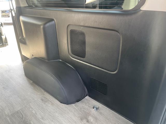 ハイエースバン