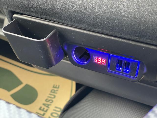 ハイエースバン スーパーＧＬ　ダークプライムＩＩ　ディーゼル車／ＡＬＰＩＮＥ／ＢＩＧＸナビ／モデリスタフルエアロ／ブラックカスタム／パワースライド／ヴァレンティテール／カミュラ１７ＡＷ／ファルケンタイヤ／ローダウン／ＥＴＣ／ハイエースカスタム（60枚目）