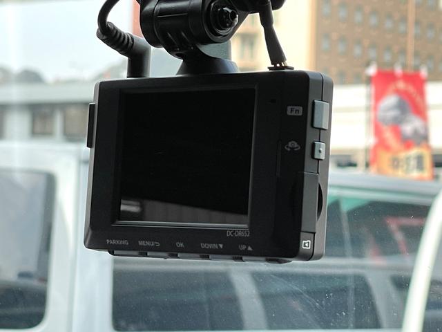 ハイエースバン スーパーＧＬ　ダークプライムＩＩ　ディーゼル車／ＡＬＰＩＮＥ／ＢＩＧＸナビ／モデリスタフルエアロ／ブラックカスタム／パワースライド／ヴァレンティテール／カミュラ１７ＡＷ／ファルケンタイヤ／ローダウン／ＥＴＣ／ハイエースカスタム（68枚目）